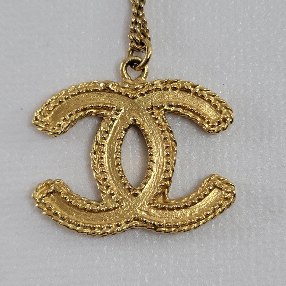 CHANEL CC Logo Gold Tone Pendant Necklace - Picture 6 of 9